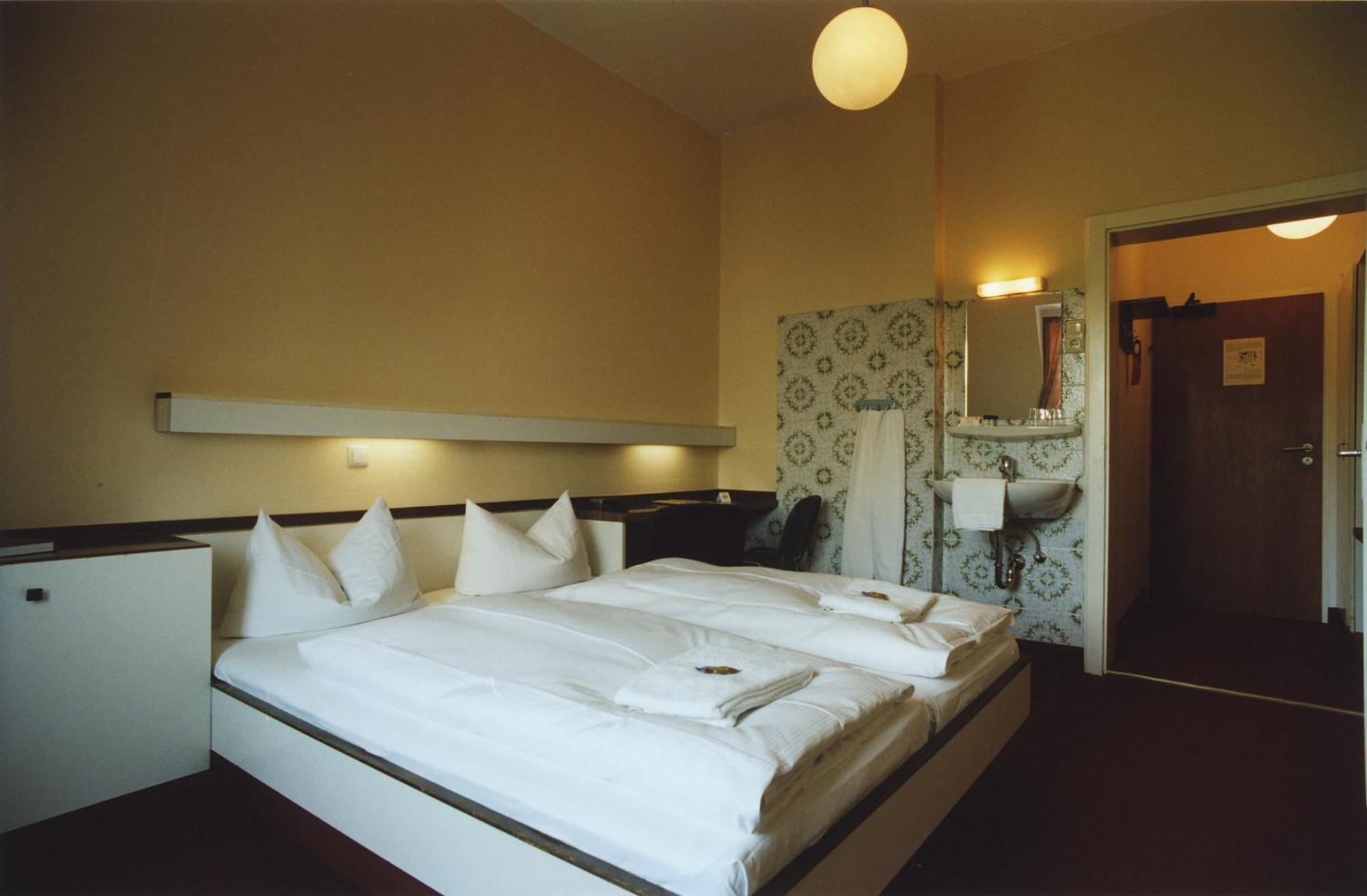 Basic Double or Twin Room,214492874:JPEG